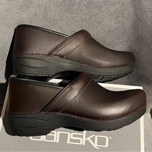 Dansko Women’s Clogs XP 2.0 Waterproof Pull Up Brown Size 40EU 9.5-10 US